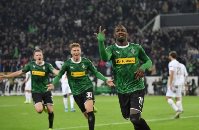 持场上的竞 持场上的竞